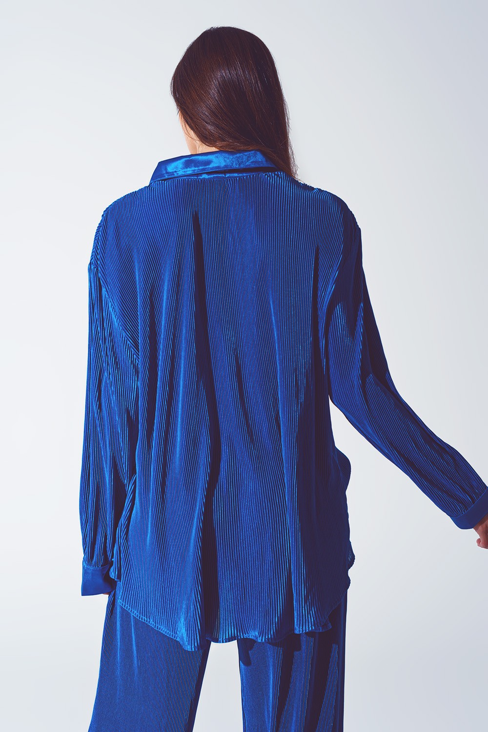 Relaxed pleated satin shirt